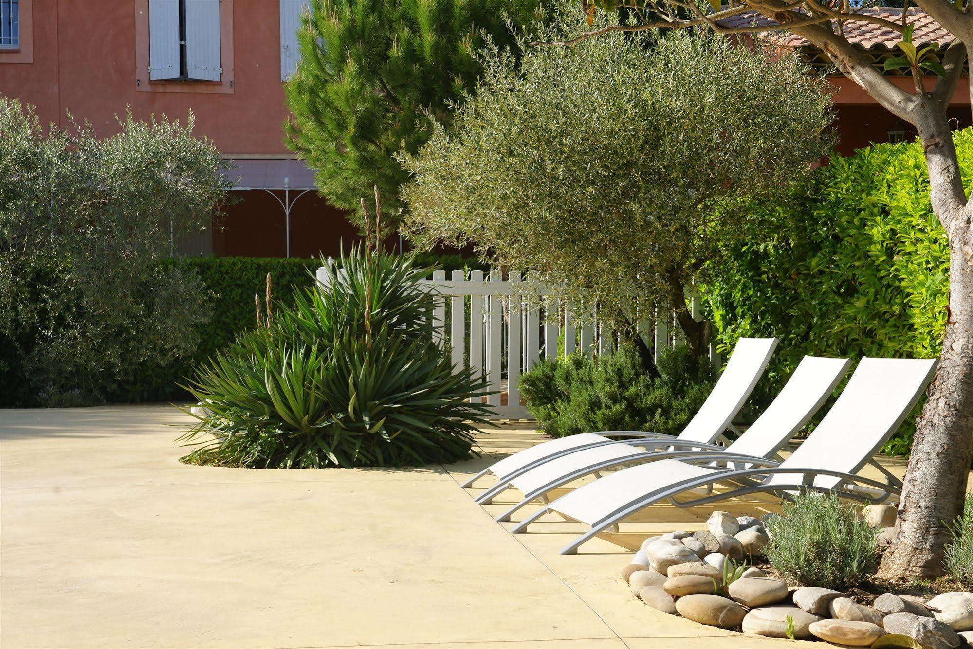 Logis Hotel & Restaurant L'Etape Bouc Bel Air - Gardanne Eksteriør bilde