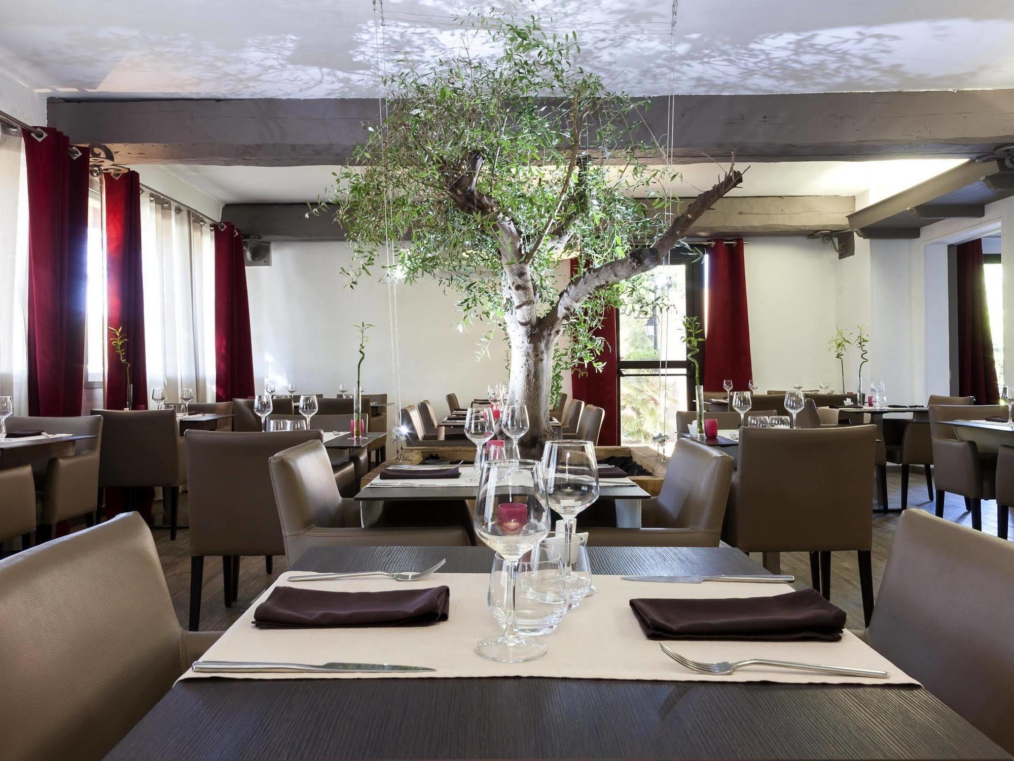 Logis Hotel & Restaurant L'Etape Bouc Bel Air - Gardanne Eksteriør bilde