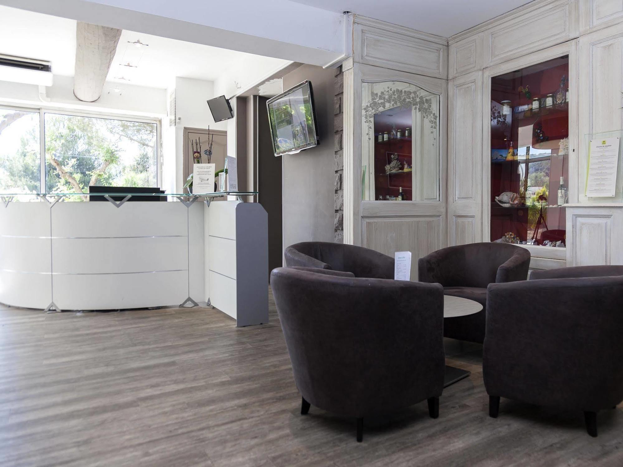 Logis Hotel & Restaurant L'Etape Bouc Bel Air - Gardanne Eksteriør bilde