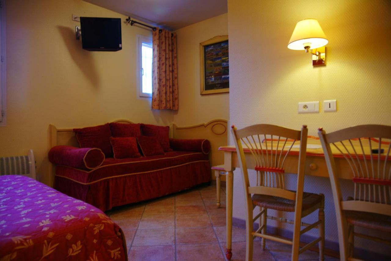 Logis Hotel & Restaurant L'Etape Bouc Bel Air - Gardanne Rom bilde